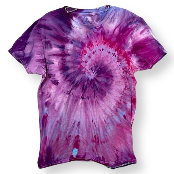 Hand crafted tie dye t shirt gravity ice dye spiral purple fuchsia blue unisex M - Picture 1 of 6